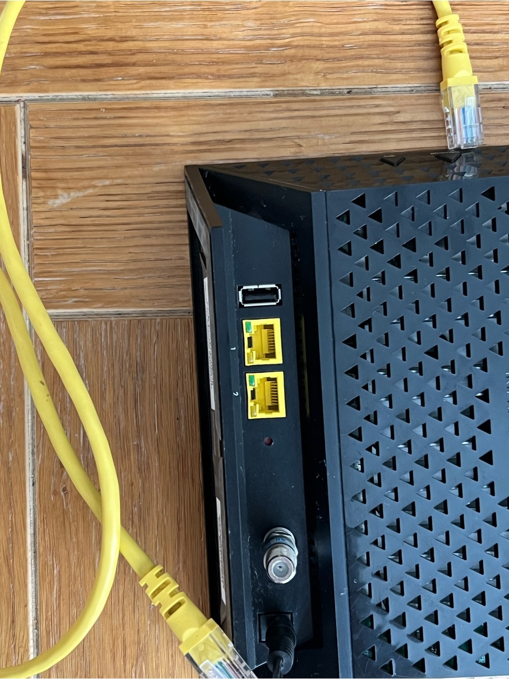 Netgear AC1600 Wi-Fi Cable Modem Router (C6250) - Tested & Factor Reset - Picture 2 of 3
